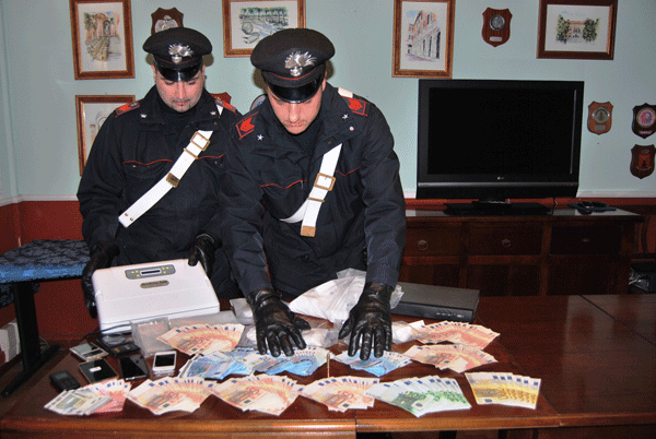 FRASCATI---Droga-sequestrata-all'interno-Enoteca