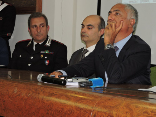 In primo piano il procuratore capo di Velletri, Francesco Prete