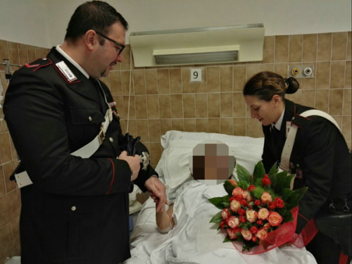 i-carabinieri-in-ospedale-fanno-visita-allanziana-rapinata-nel-giorno-del-suo-compleanno-2